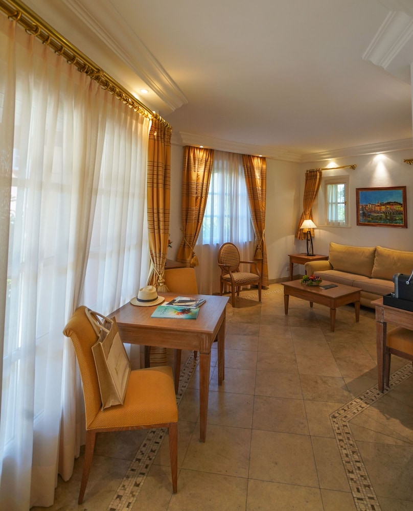 Suite, Jetted Tub (Diamant) - Photo 7