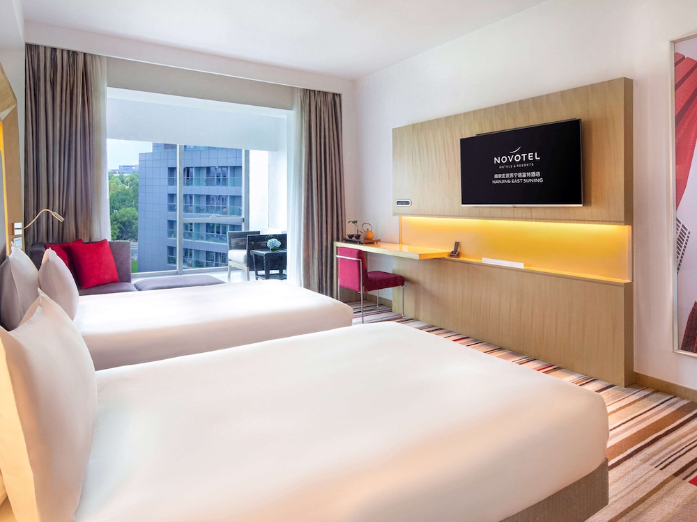 Premier Room, 1 King Bed - Photo 1