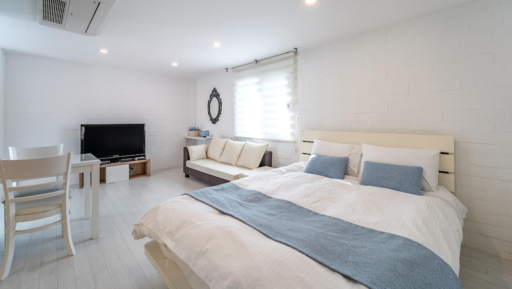 Basic Room, 1 Bedroom (201(Side Ocean view)) - Photo 1