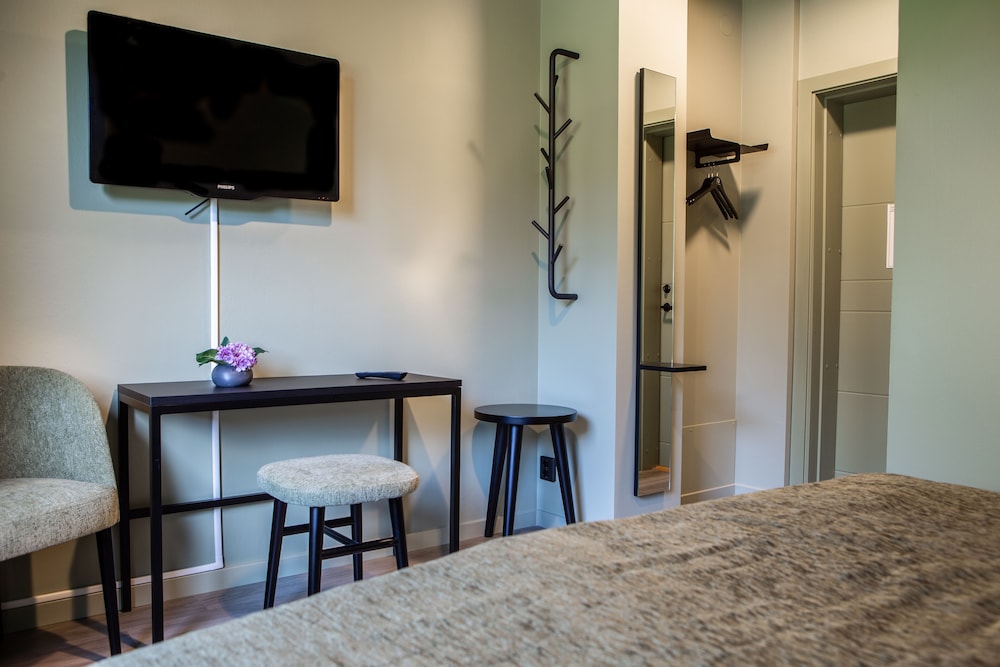 Family Room - Photo 6