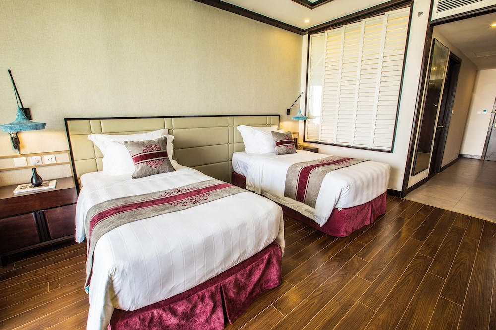 Deluxe Ocean View Twin Bed