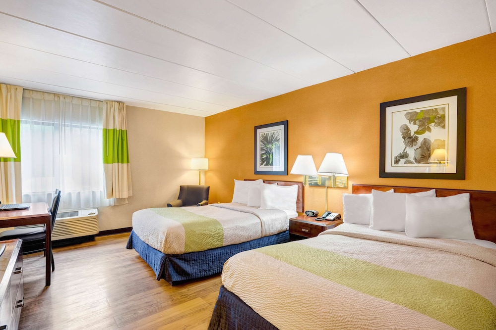 Standard Room, 2 Double Beds, Non Smoking - Photo 1