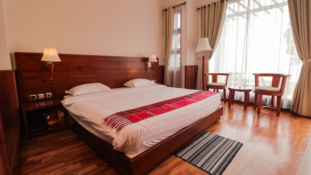 Tongging Point Hotel Deluxe Double/Twin, Lake Toba View photo 3