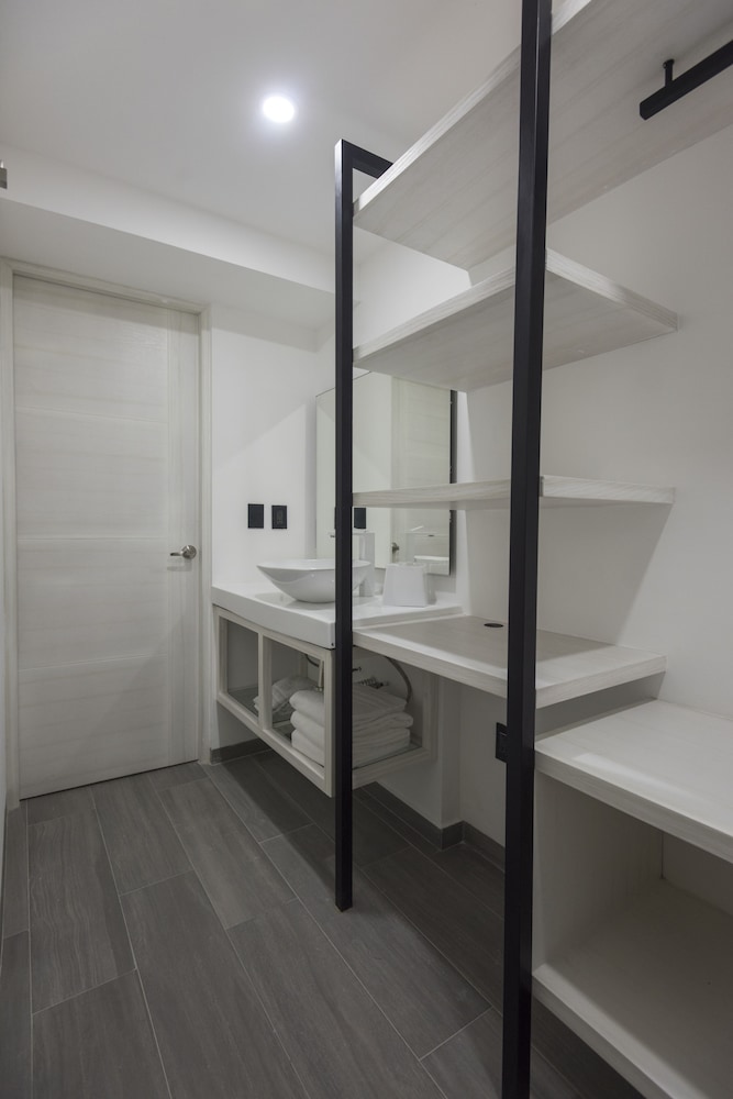 Basic Double Room, 2 Double Beds, Non Smoking photo 3