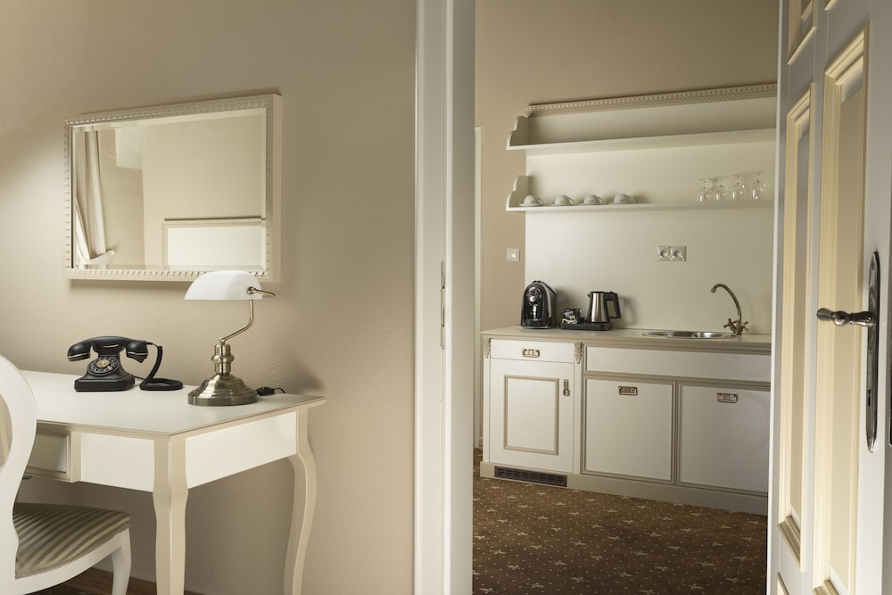 Deluxe Suite - Photo 4