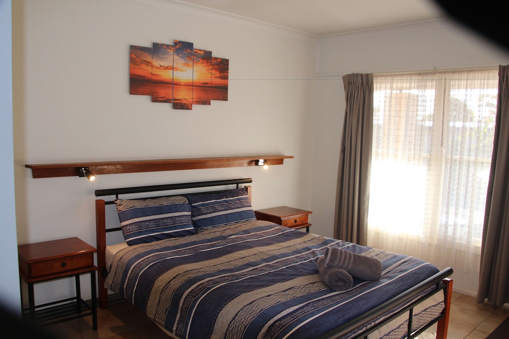 Standard Double Room, 1 Queen Bed photo 3