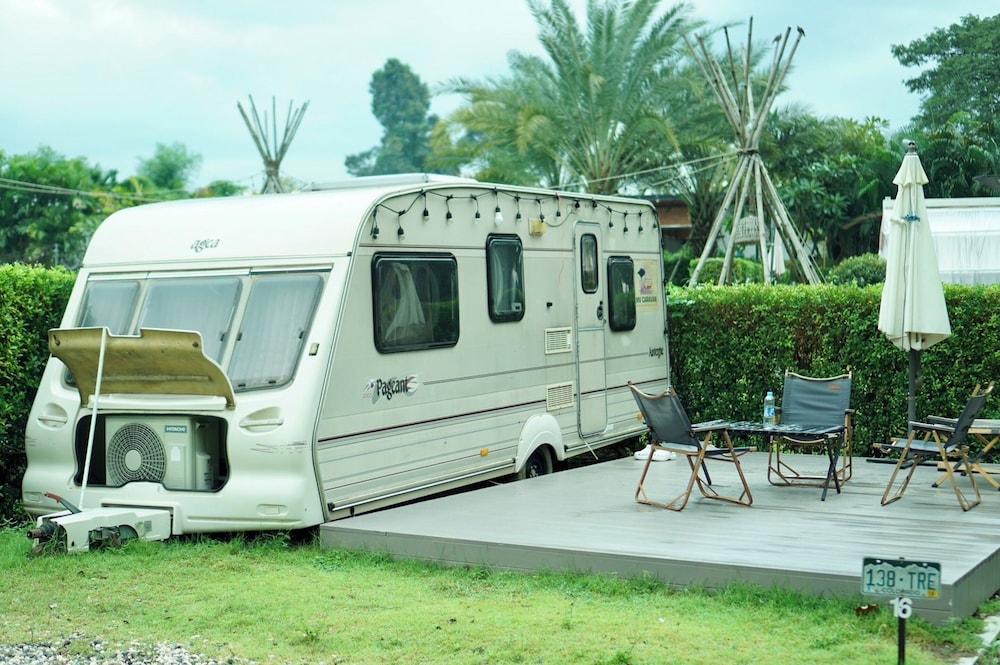 Campervan for 2 adults and 2 children - Photo 5