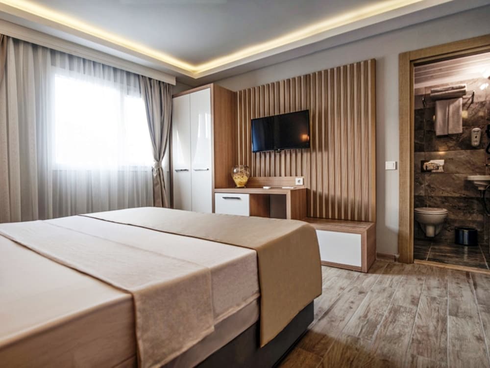 Standard Double or Twin Room, Non Smoking, Annex Building - Photo 11