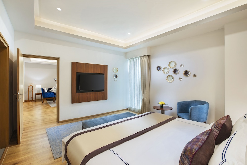 Executive Suite - Photo 1
