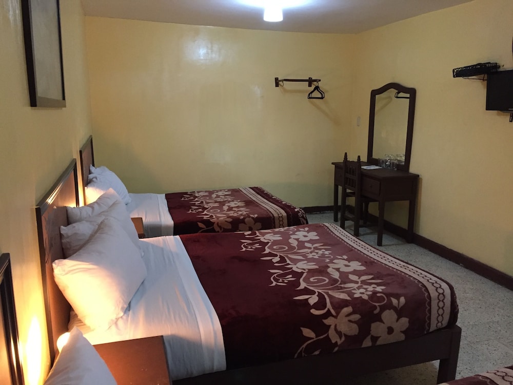 Classic Triple Room, Multiple Beds photo 3