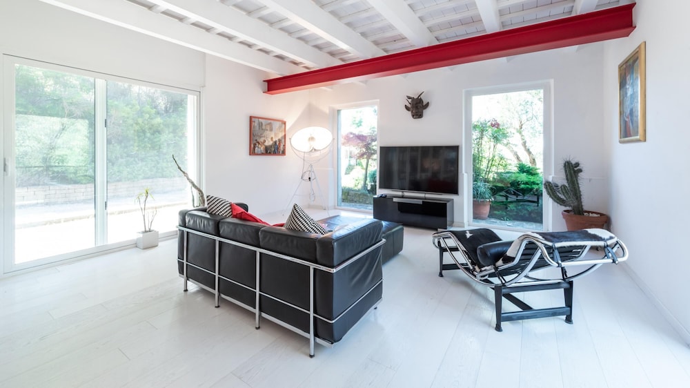 Villa photo 1