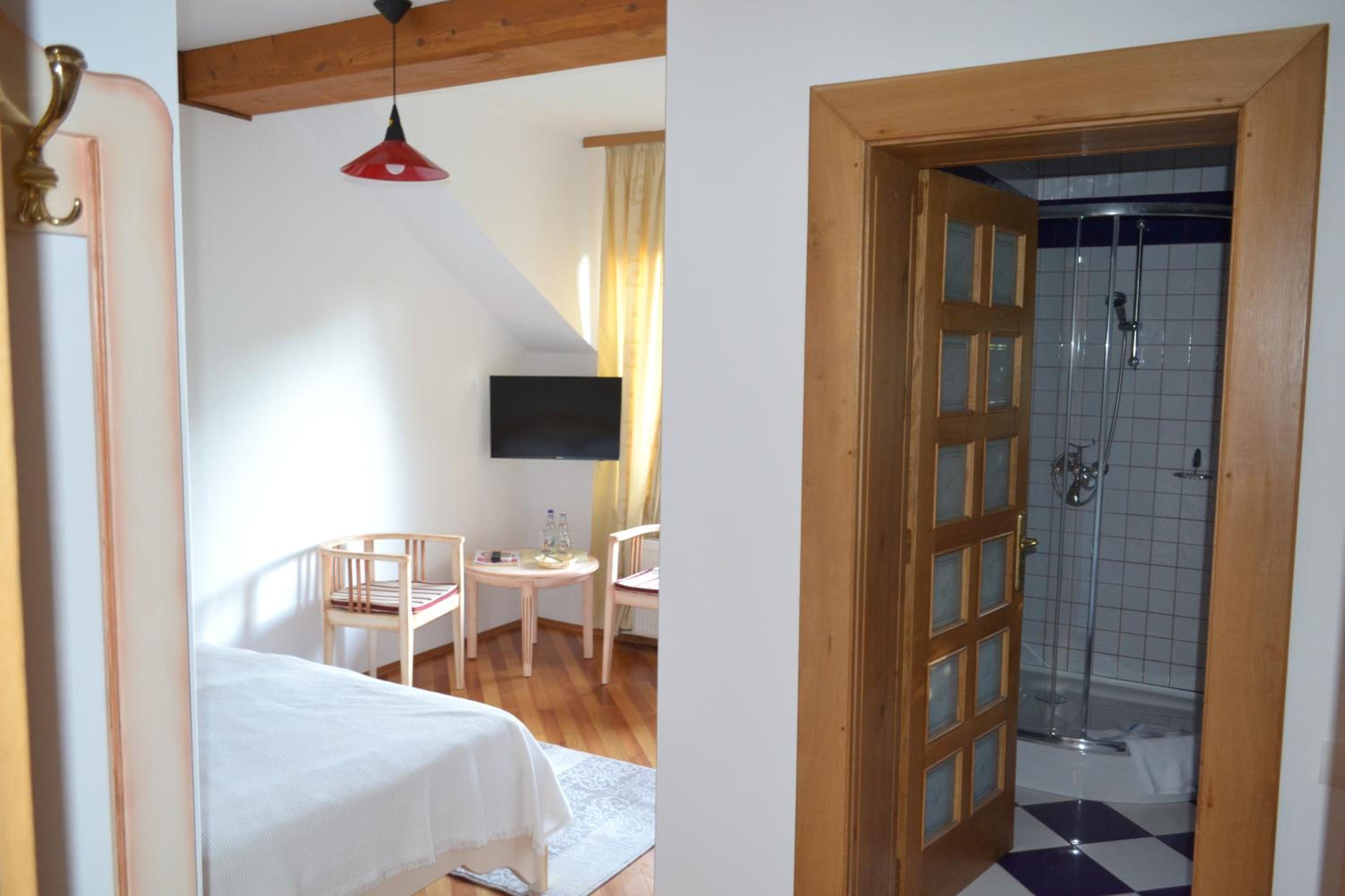4 - Star Standard Single Room upper floors no elevator photo 1