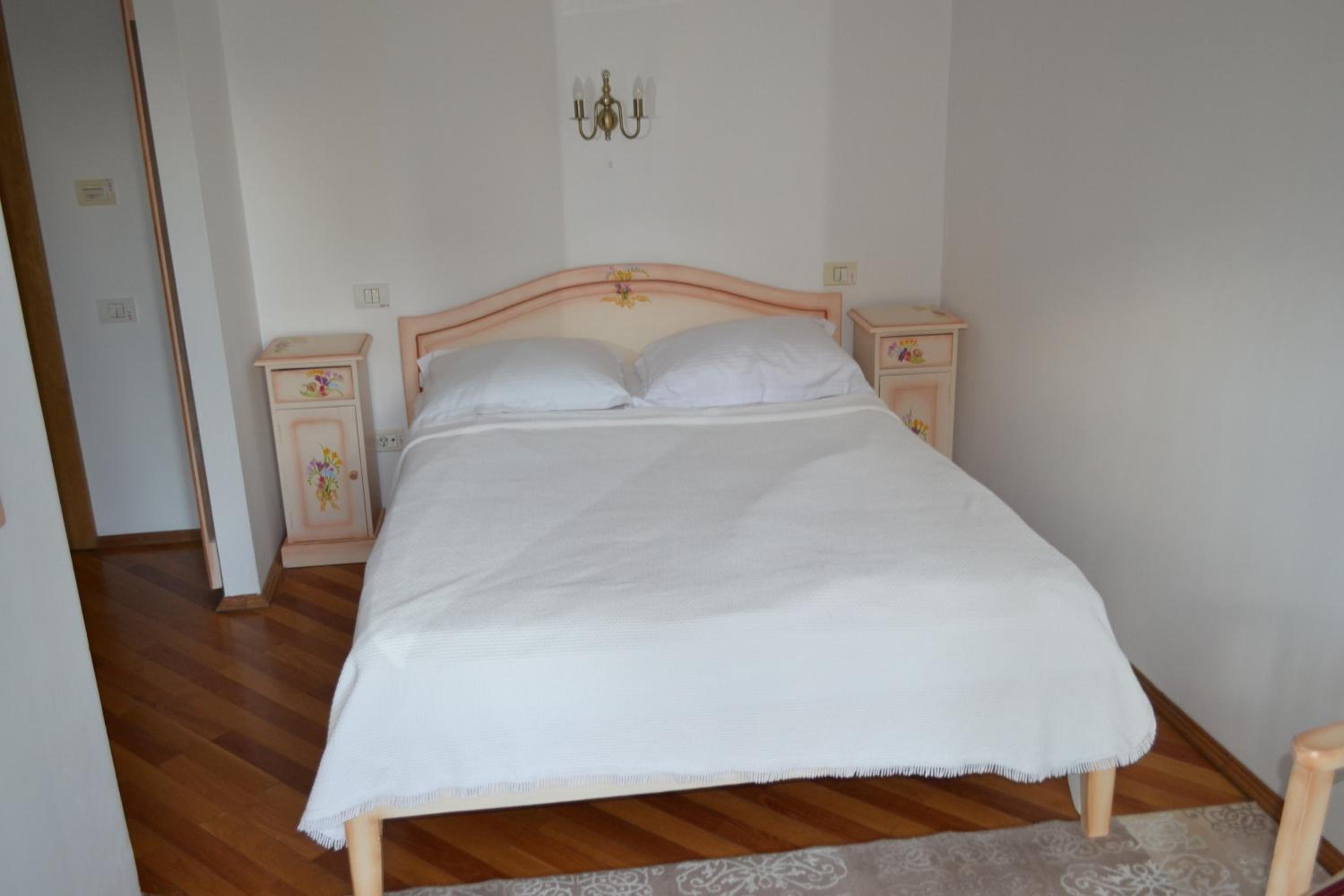 4 - Star Standard Single Room upper floors no elevator photo 2