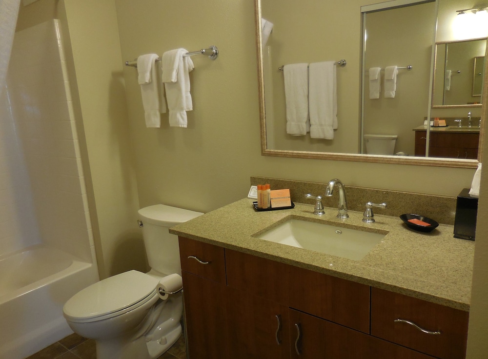 Comfort Suite, 1 Queen Bed with Kitchenette photo 2