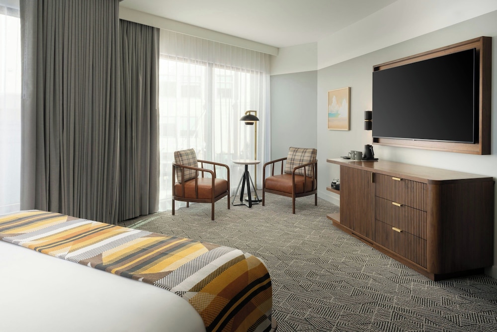 Studio Suite, 1 King Bed, Tower - Photo 1
