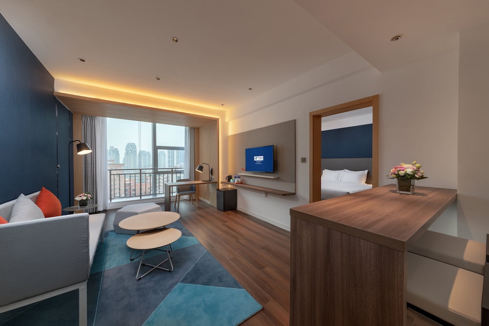Suite, 1 King Bed