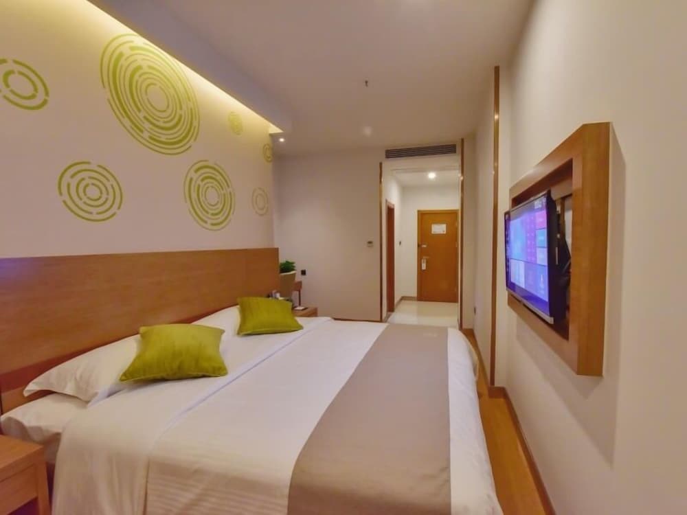 Room, 1 King Bed photo 1