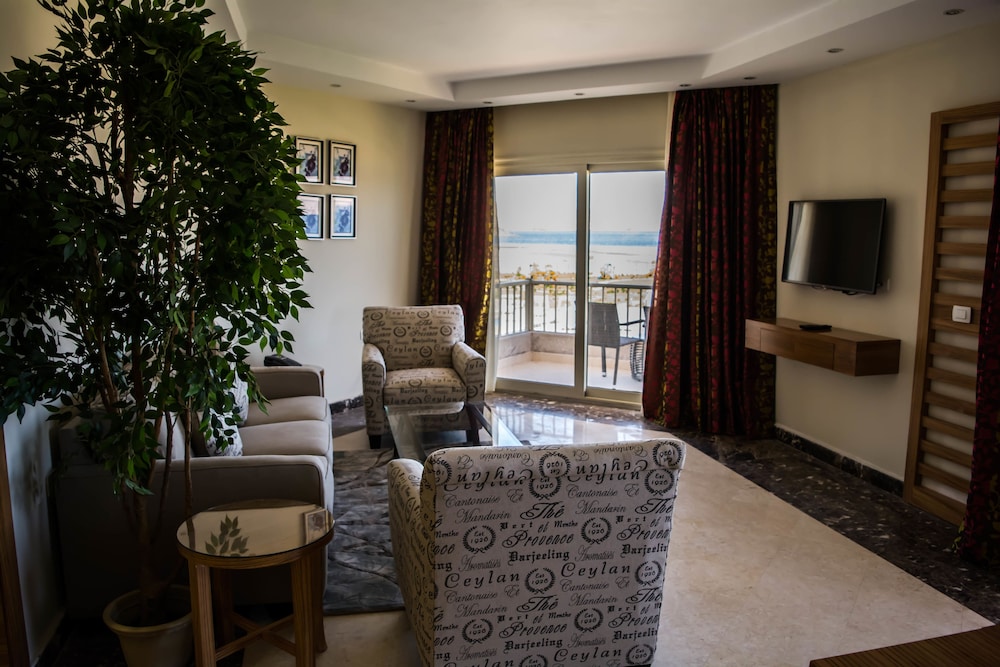 Spa Suite (with Sea & Pool view) photo 2