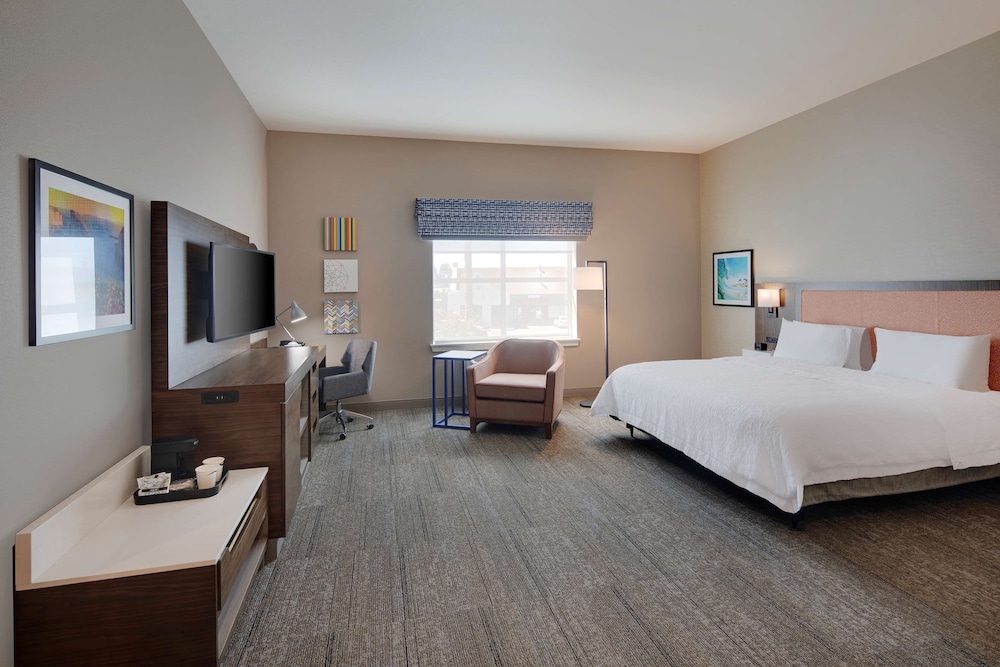 Room, 1 King Bed with Sofa bed, Accessible, Bathtub - Photo 3