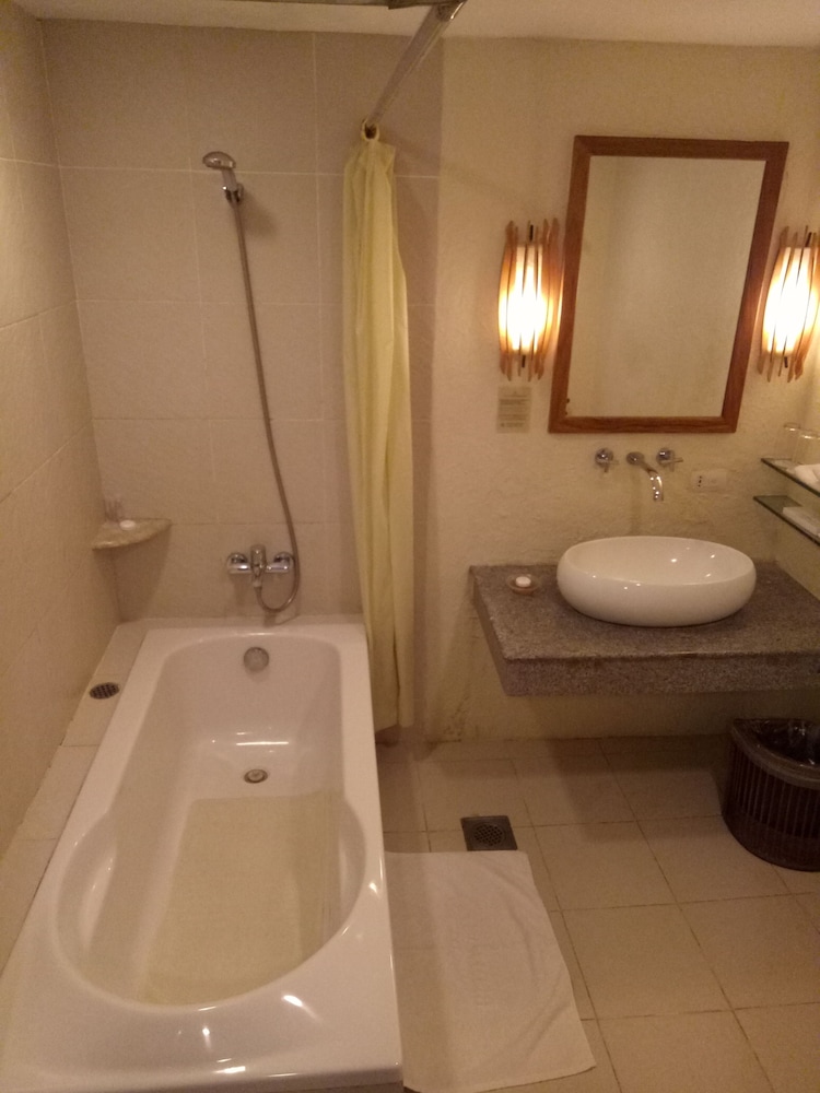 Deluxe Room - Photo 6