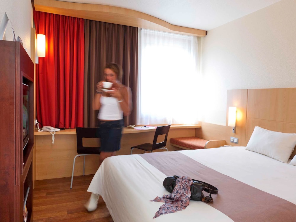 Standard Room, Multiple Beds - Photo 3