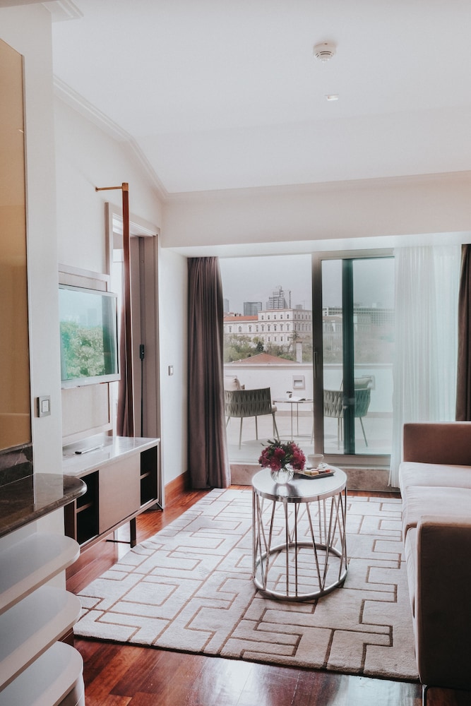Suite, 1 Double Bed, Terrace thumbnail 6