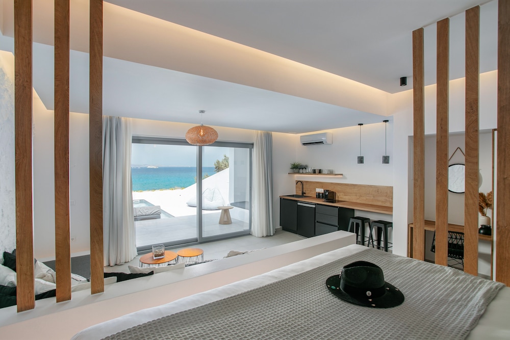 Superior Seafront Suite, Private Pool
