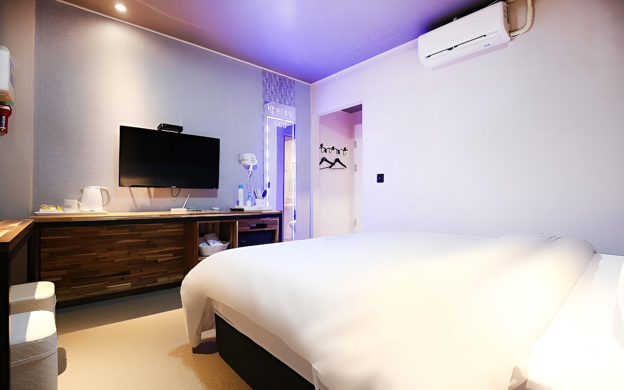 Room (Standard Room) - Photo 13