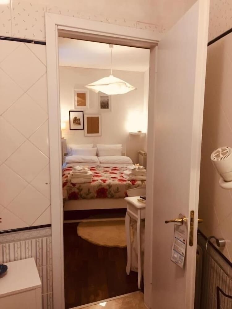 Basic Double Room, 1 Bedroom, Ensuite, City View
