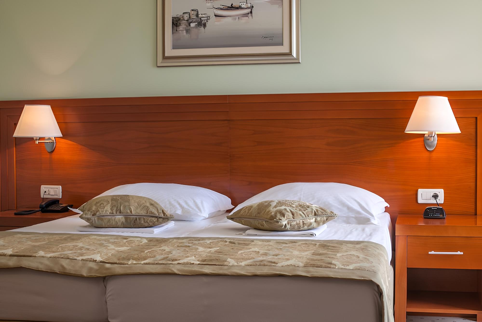 Standard Suite, Partial Sea View photo 1
