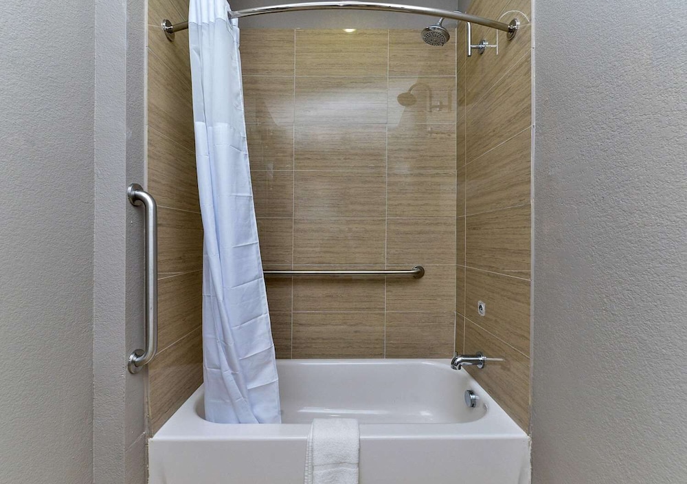 Room, 1 King Bed, Accessible photo 1