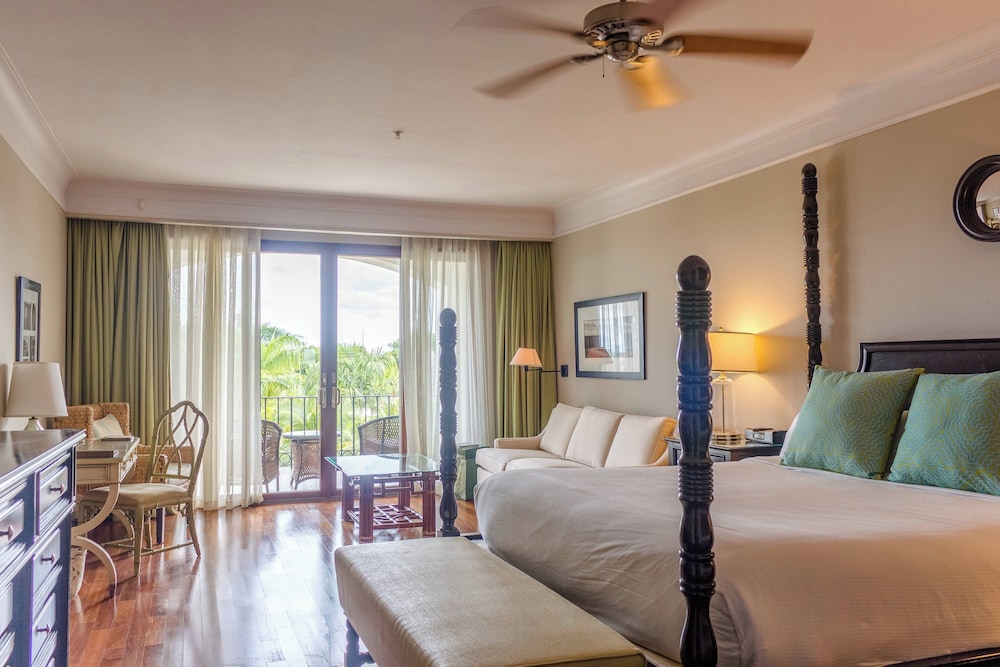 Suite, 1 King Bed, Balcony - Photo 3