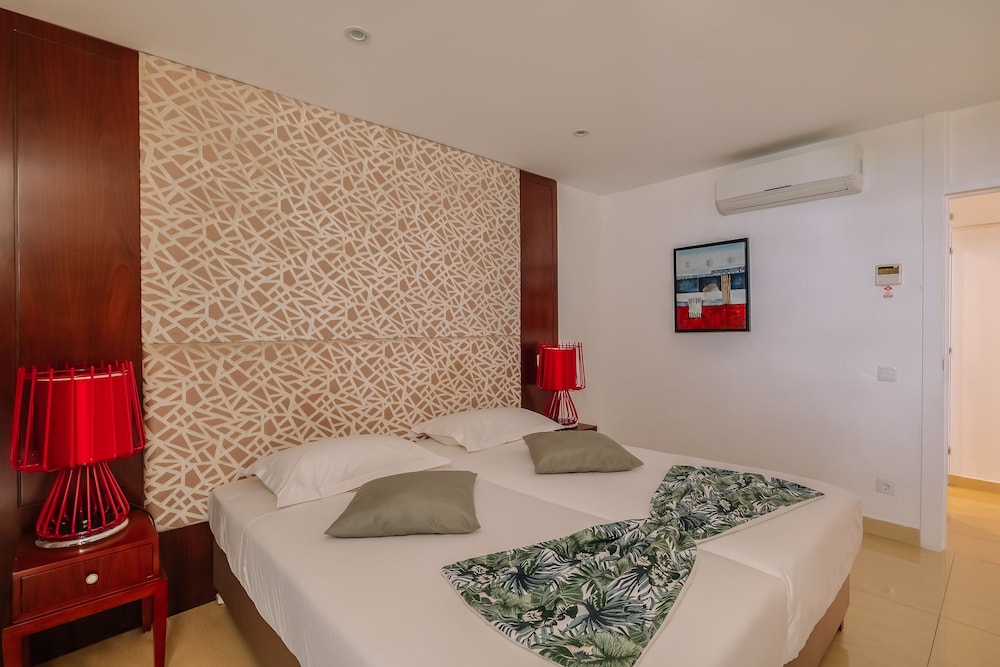 Deluxe Apartment, 1 Bedroom, Sea or Pool View ( 2 Adults 2 Children) - Photo 1
