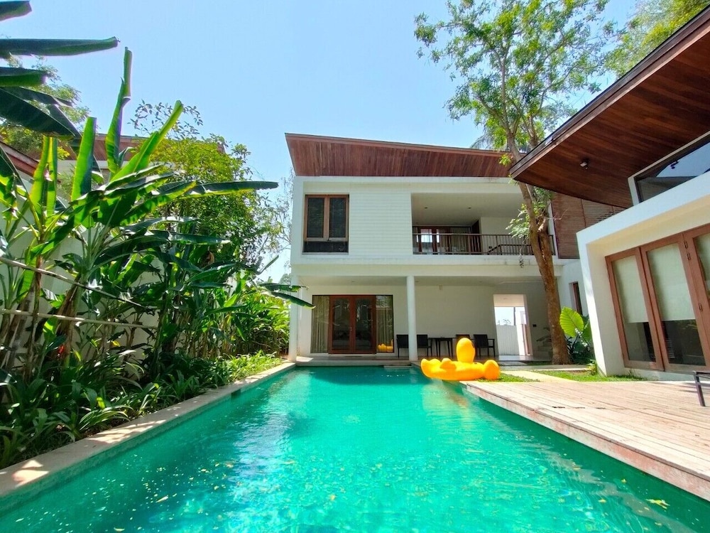 Exclusive Villa, 4 Bedrooms, Non Smoking, Pool View photo 1