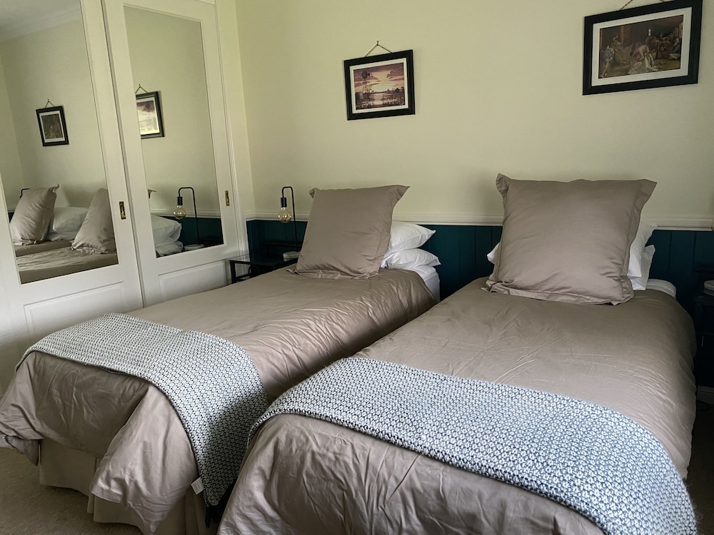 Deluxe King/Twin Suite photo 3