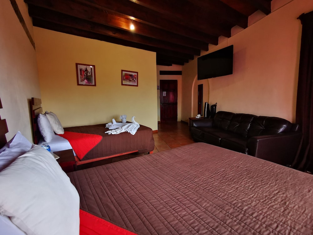 Panoramic Quadruple Room, 2 Double Beds, City View (Marcolini) photo 3