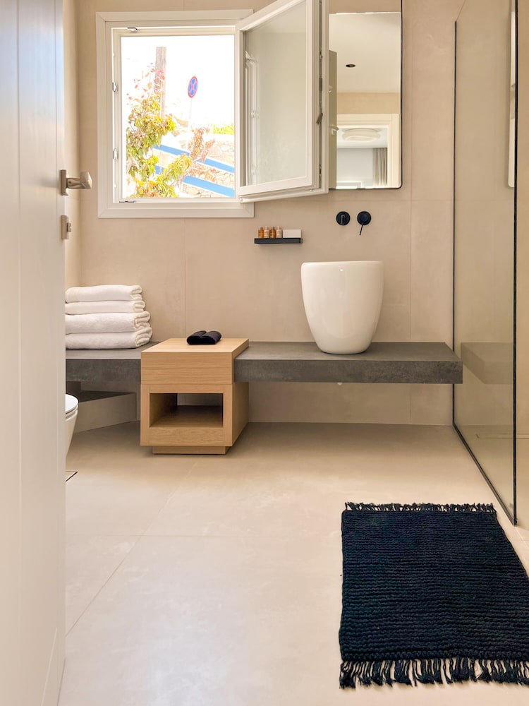 Deluxe Suite, Sea View - Photo 12