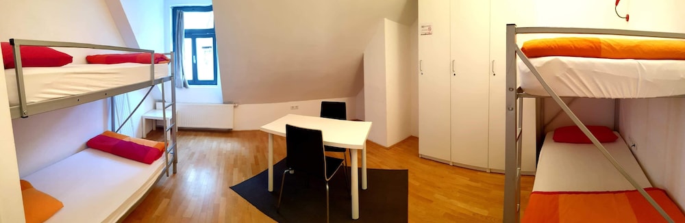 Family Quadruple Room (with shared bathroom) photo 3