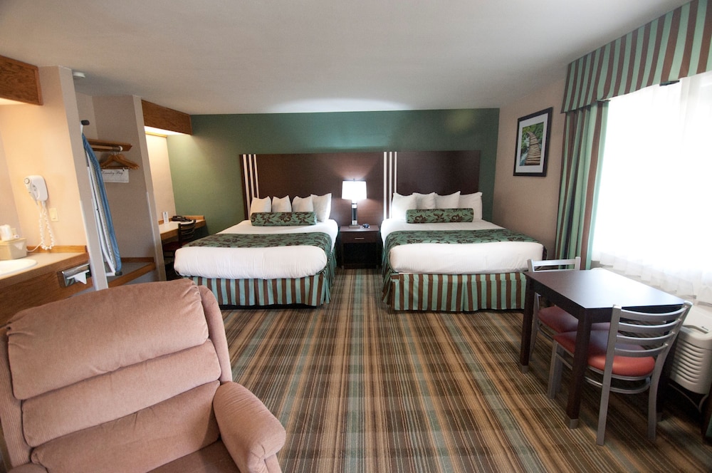 Deluxe Room, 2 Queen Beds photo 2