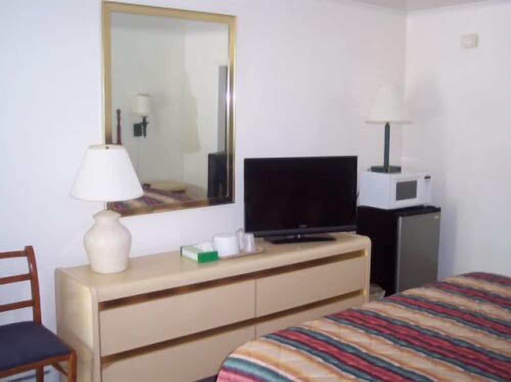 Standard Room, 1 Queen Bed, Accessible photo 3