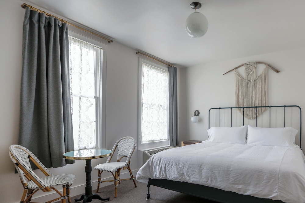 Room, 1 King Bed, Mobility Accessible (Courtyard) photo 2