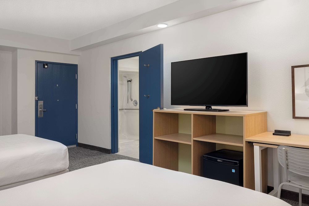 Room, 2 Double Beds, Mobility Accessible (3x3 Shower) - Photo 6