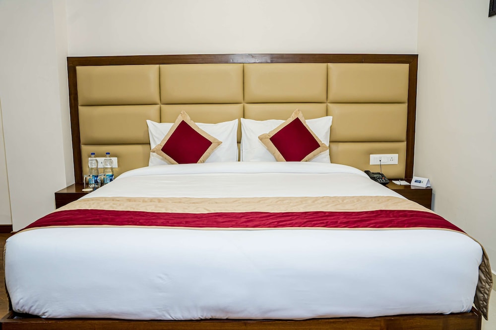 Superior Room, 1 King Bed, Non Smoking - Photo 1