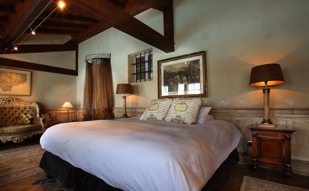 Deluxe Quadruple Room (6)