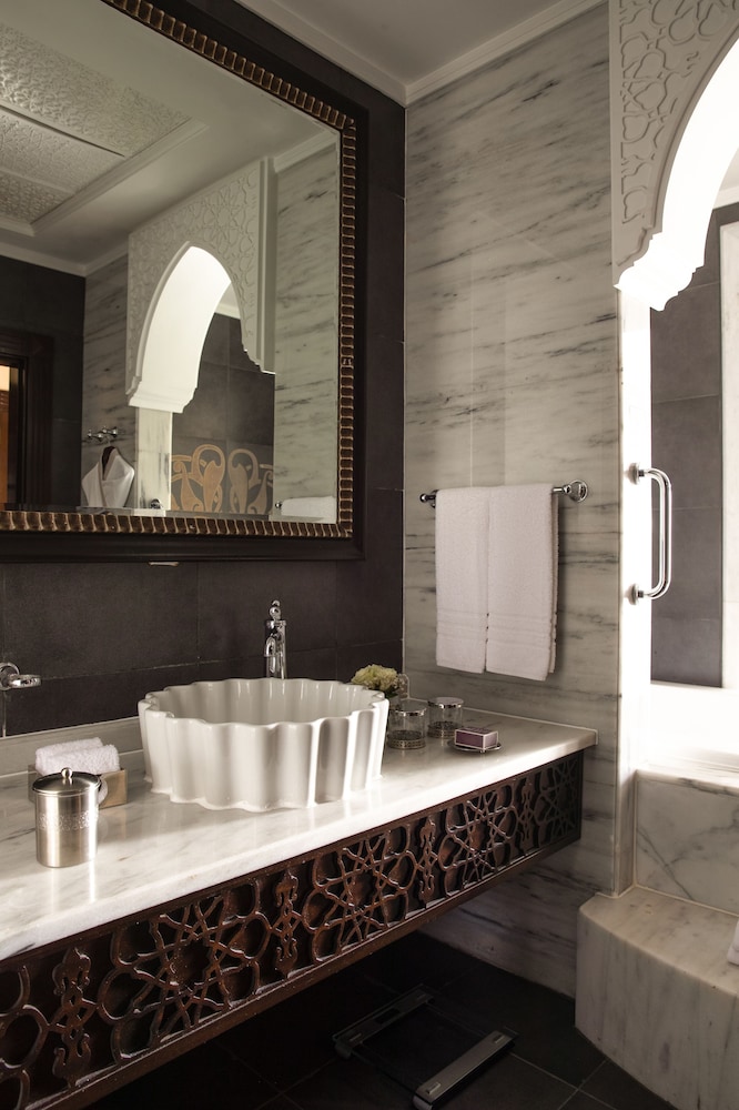 Imperial Two Bedroom Suite, Club Lounge access/benefits, afternoon tea, luxury spa facilities