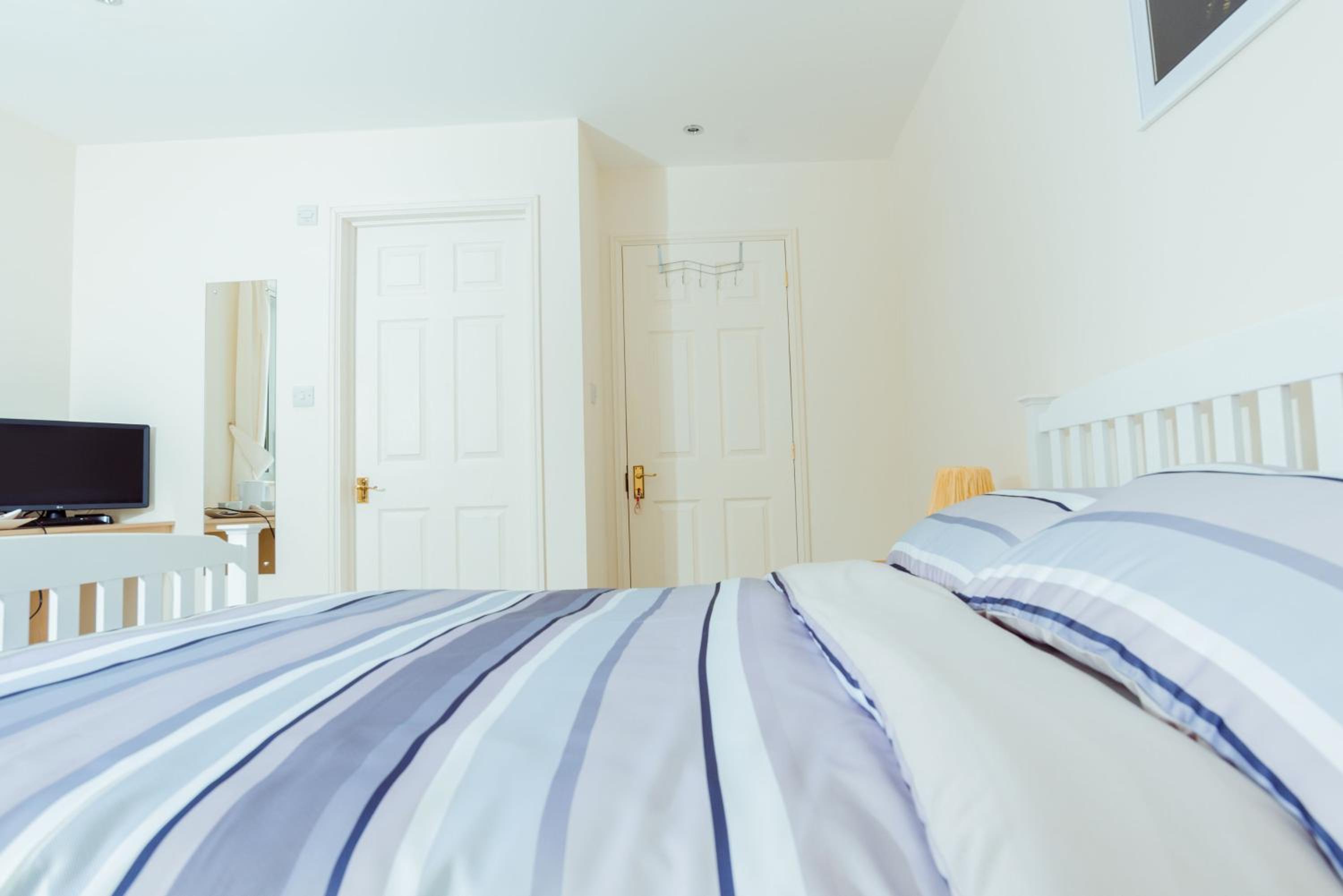 Double Room with Private Bathroom - Photo 1