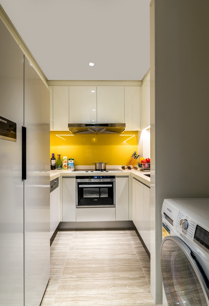 Premier Apartment, 3 Bedrooms, Lake View photo 3