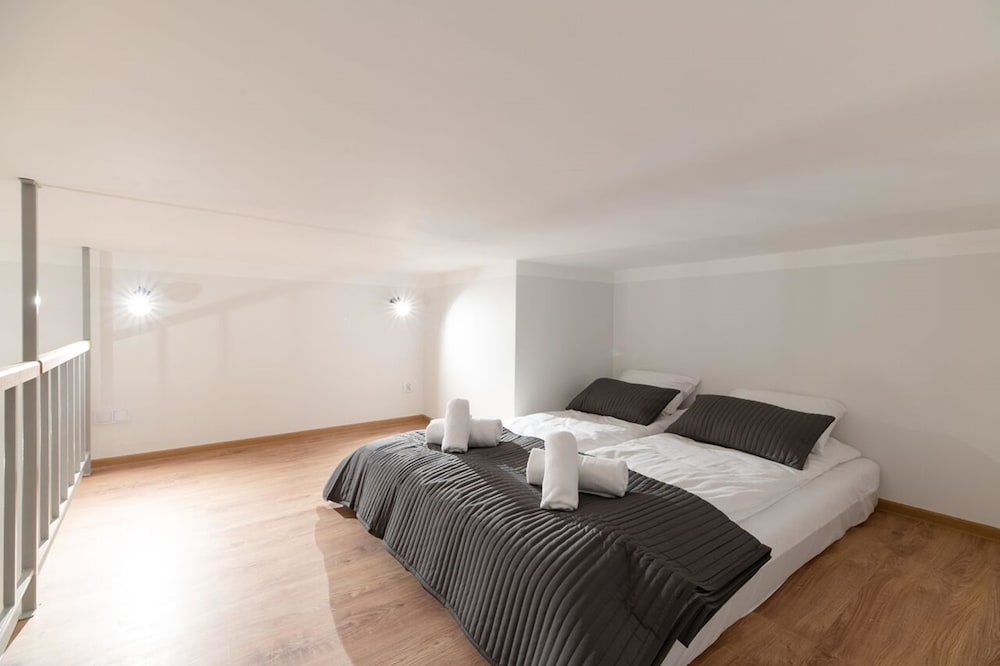 Apartment (D33)