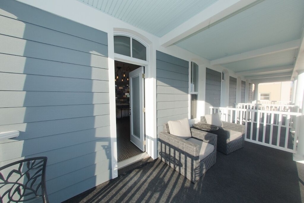 Superior Room, 1 Queen Bed, Balcony, City View photo 2