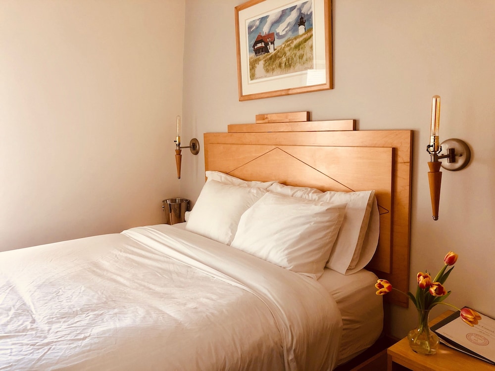 Double Room, 1 Queen Bed, Private Bathroom photo 1